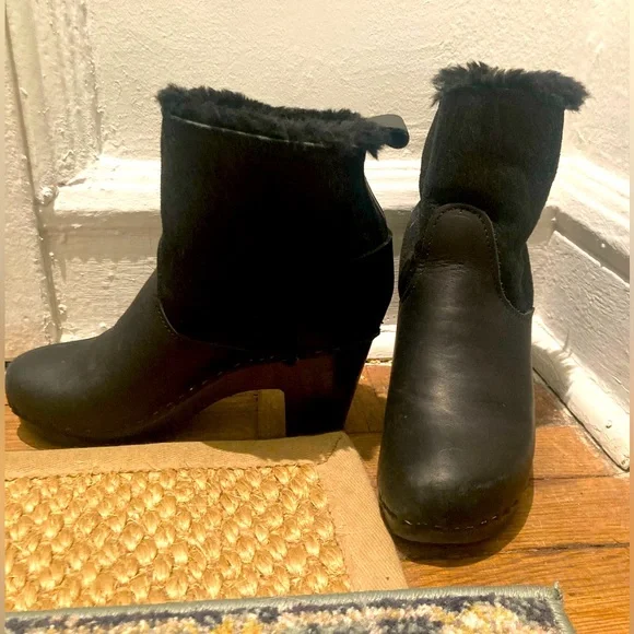 No. 6 Brand 5" Pull On Shearling Clog Boot on Mid on Black Base; Gently Worn - Picture 1 of 8